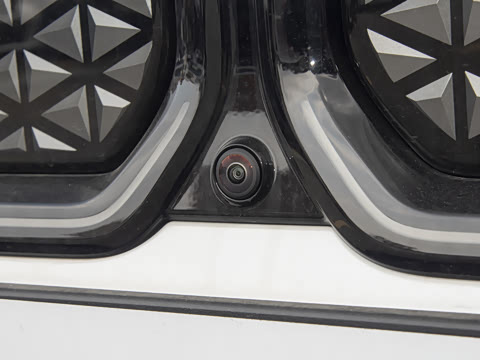 2025�� eDrive 40 L ��ҹ�˶���װ