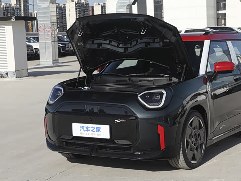 2025�� JOHN COOPER WORKS
