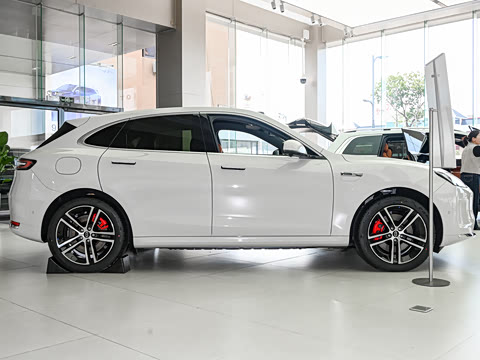 2025�� ����   Ultra ������