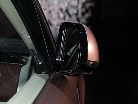 2025�� 4.4 V8 SV�й�ʮ����߶���