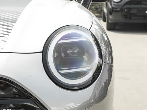 2025�� JOHN COOPER WORKS