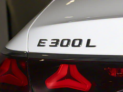 2025�� �Ŀ� E 300 L ������