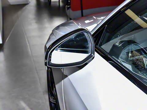 2025�� 200���������� 40 TFSI ���������� B&O ��ҹ��