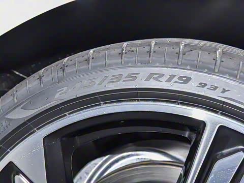 2025�� 200���������� 40 TFSI ���������� B&O ��ҹ��