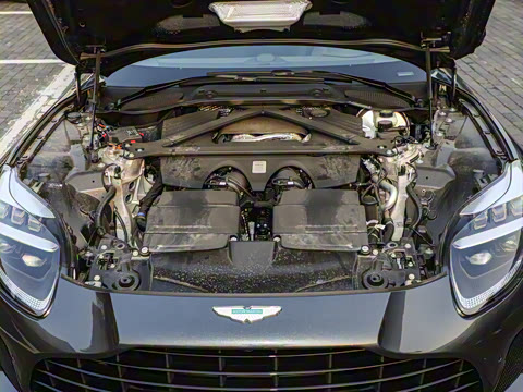 2025�� 4.0T V8 Coupe