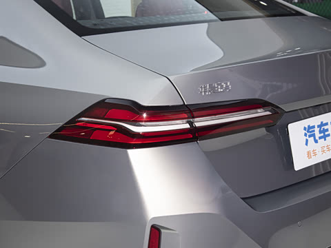 2025�� 530Li ������ M�˶���װ