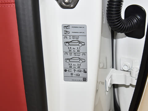 2026�� 4.0T V8 Mulliner