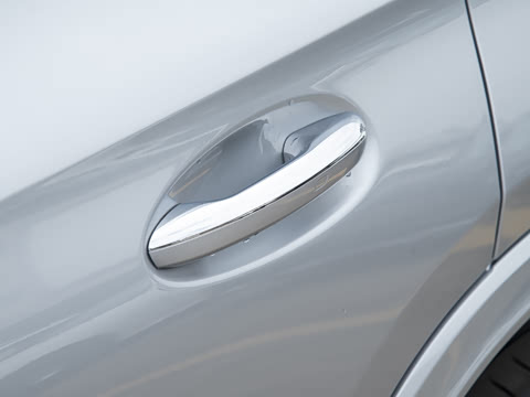 2025�� GLC 300 L 4MATIC ������ 5��