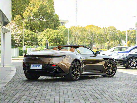 2025�� 4.0T V8 Volante