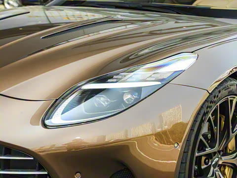 2025�� 4.0T V8 Volante