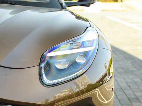 2025�� 4.0T V8 Volante