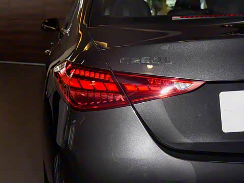 2025�� �Ŀ� C 260 L �˶���