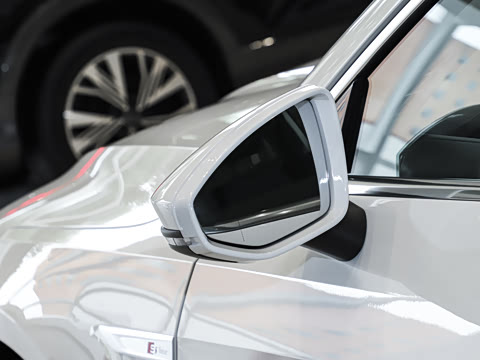 2025�� 45 TFSI ������