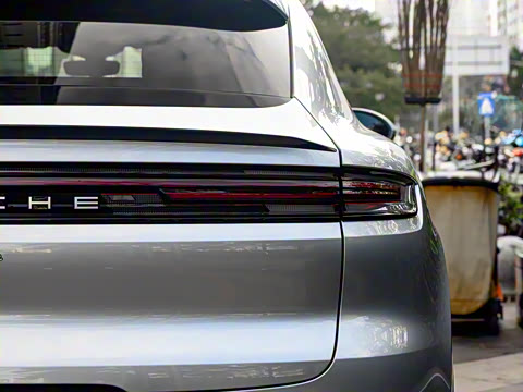 2024�� Cayenne Coup�� E-Hybrid 2.0T