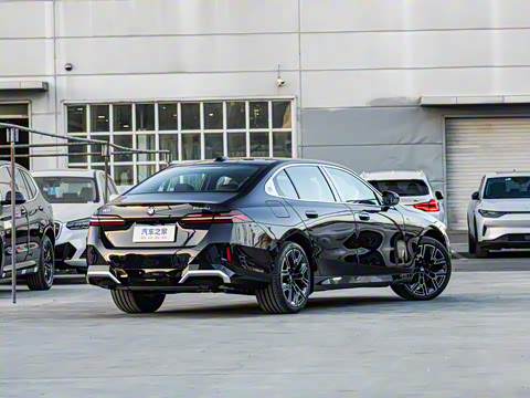 2025�� 530Li ������ M�˶���װ