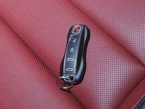 2024�� Taycan 4 Cross Turismo