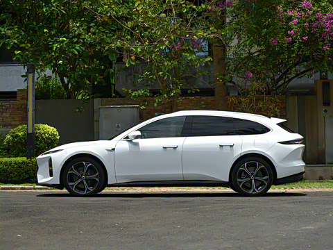 2025�� 75kWh Touring