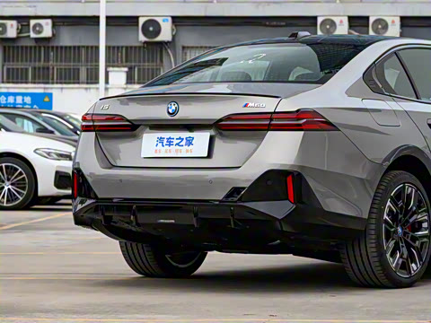 2024�� xDrive M60