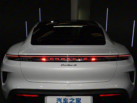 2024�� Taycan Turbo S