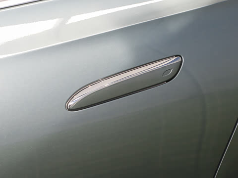 2025�� �Ŀ� E 300 L ������