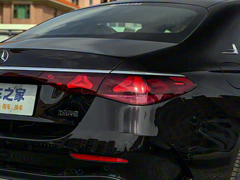 2025�� �Ŀ� E 260 L �˶���