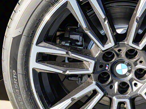 2025�� 530Li ������ M�˶���װ