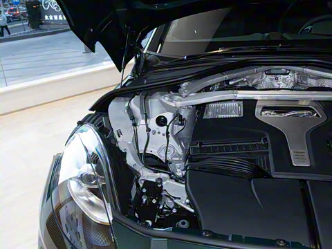 2025�� 4.0T V8 707