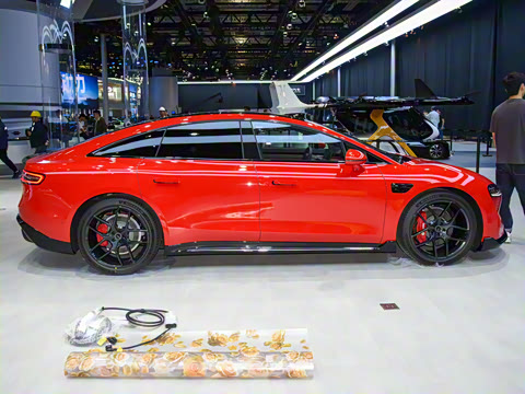 2025�� 703km Ultra�˶���