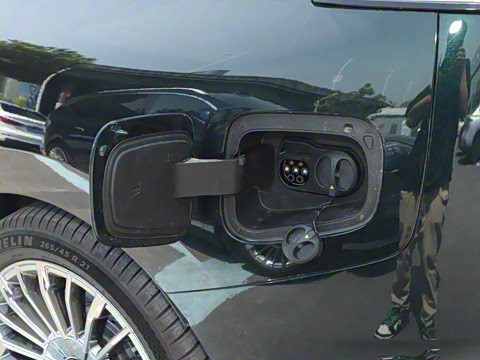 2025�� 700 Ultra�������������״��