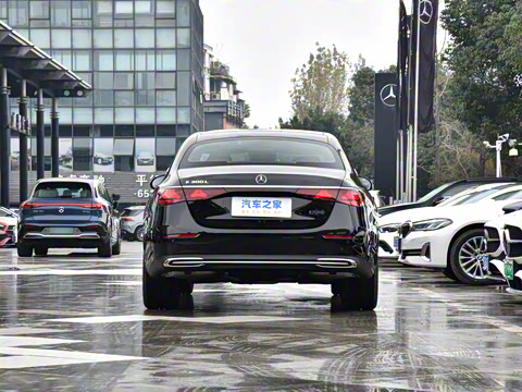 2025�� �Ŀ� E 300 L ������