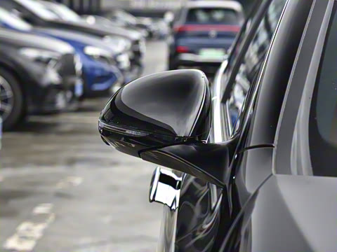 2025�� �Ŀ� E 300 L ������