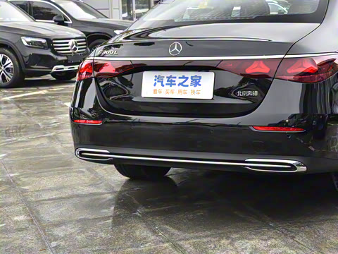 2025�� �Ŀ� E 300 L ������