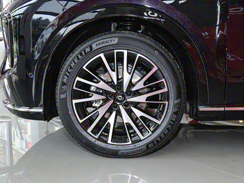 2025�� 215�콢PLUS