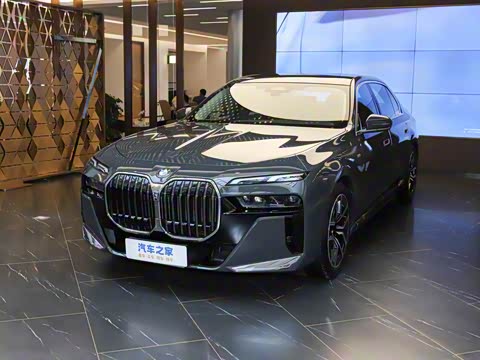 2023�� 735Li M�˶���װ