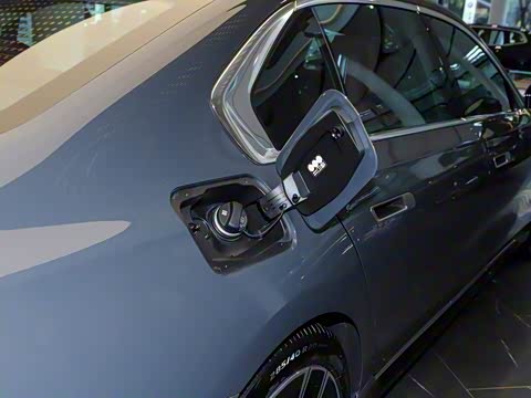 2023�� 735Li M�˶���װ