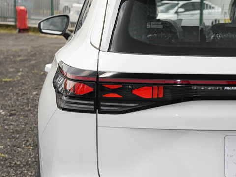 2025�� ̽��L 330TSI ������Ӣ