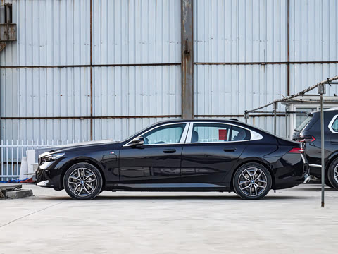 2025�� eDrive 40L M�˶���װ