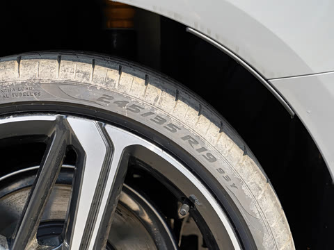 2025�� 200���������� 40 TFSI ����������