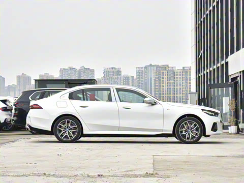 2025�� eDrive 40L M�˶���װ