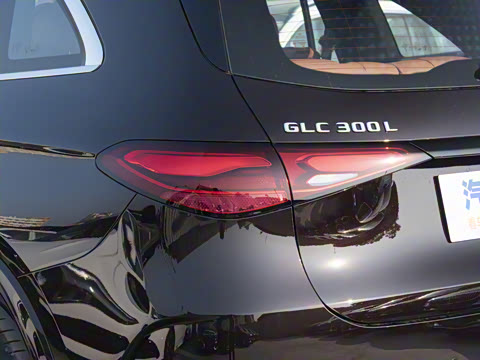 2025�� GLC 300 L 4MATIC ������ 7��
