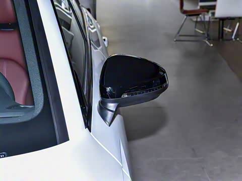 2025�� 200���������� 40 TFSI ���������� B&O ��ҹ��