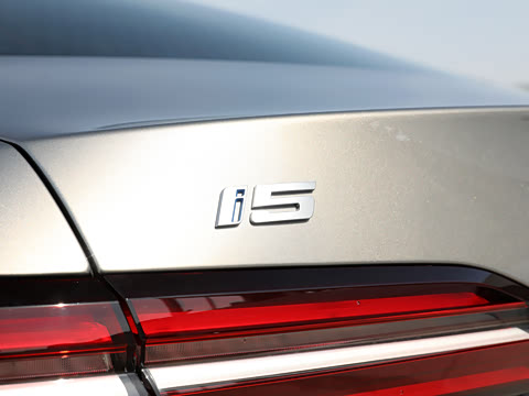 2024�� eDrive 35L M�˶���װ