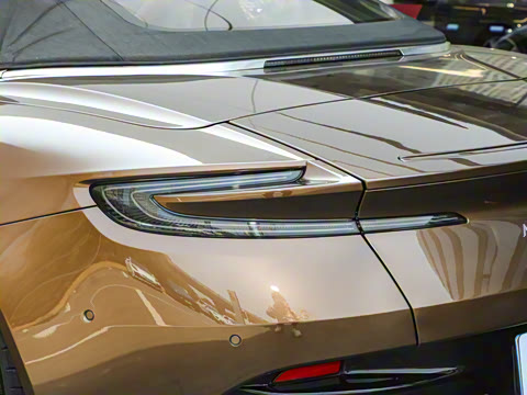 2025�� 4.0T V8 Volante