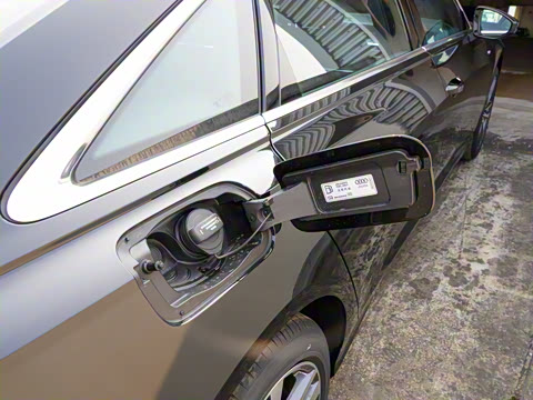 2025�� 40 TFSI ����������