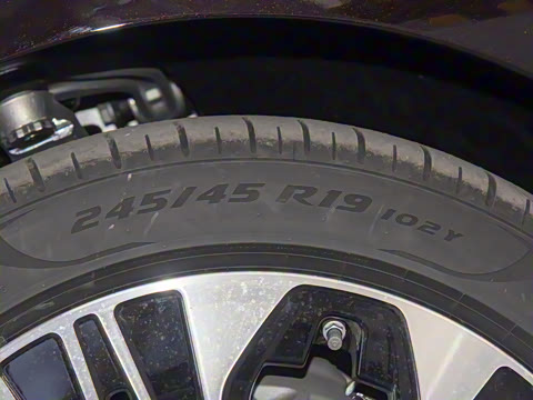 2025�� �Ŀ� E 300 L ������