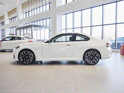 2025�� 225i M�˶���ҹ��װ