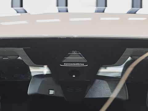 2025�� 225i M�˶���ҹ��װ