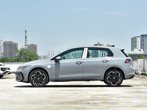 2025�� �Ŀ� 300TSI R-Line