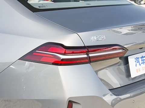 2025�� 530Li ������ M�˶���װ