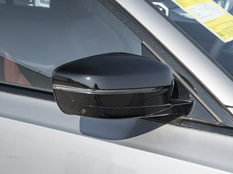 2025�� 330i M�˶���ҹ��װ